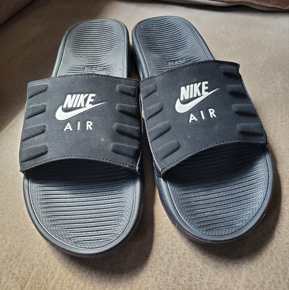 Nike Air Max Camden Slide BQ4626-003 In Black Size Mens 11 - Picture 3 of 9